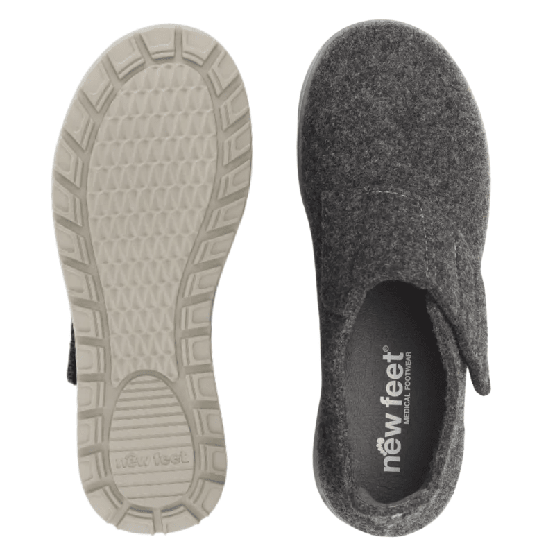 New Feet damespantoffel van bovenaf met binnenzool en een antislip buitenzool met profiel