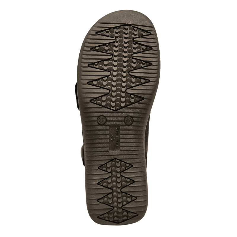 Onderkant van een zwarte therapieschoen met antislip patroon en "MADE IN ITALY" in de zool gegraveerd