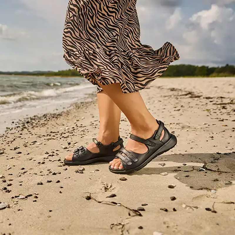 New Feet damesandal i skind - Sort